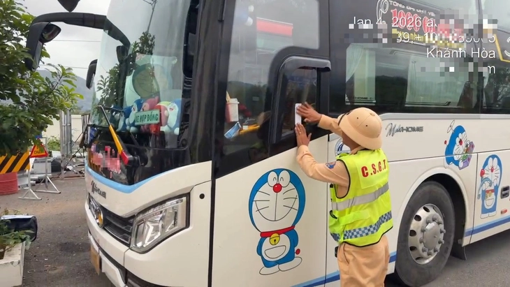 xe khách - Ảnh 1.