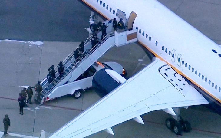 Ảnh Tổng thống Venezuela bị bắt, đeo còng tay là sản phẩm photoshop - Ảnh 4.