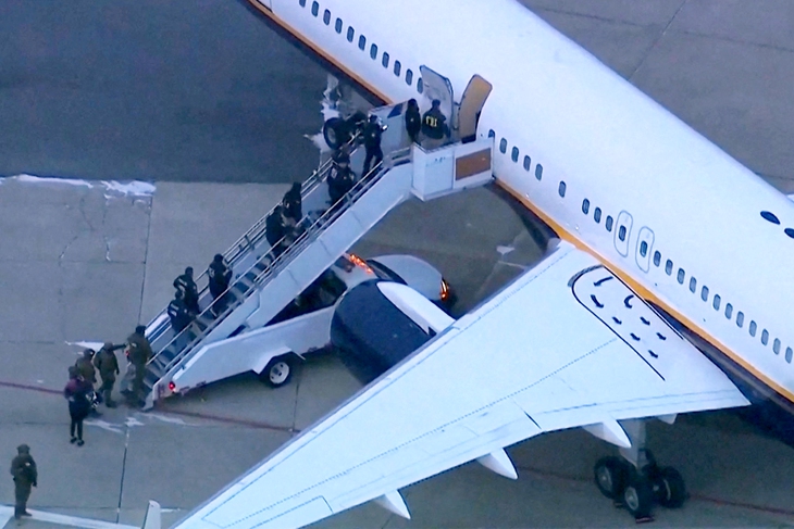 Tin tức thế giới 4-1: Ông Maduro trên đường đến nhà tù Mỹ; Ông Trump 'điều hành' Venezuela thế nào? - Ảnh 1.