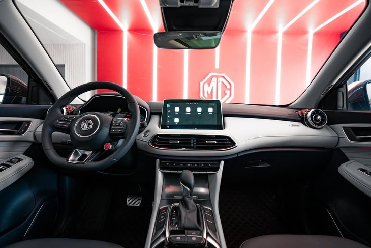 MG HS giảm giá mạnh còn 529 triệu đồng, ‘phá đáy’ phân khúc: Ngang cỡ Tucson nhưng rẻ hơn 200 triệu, cạnh tranh giá cả xe hạng A- Ảnh 5. MG HS - Ảnh 4.