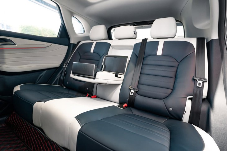 MG HS giảm giá mạnh còn 529 triệu đồng, ‘phá đáy’ phân khúc: Ngang cỡ Tucson nhưng rẻ hơn 200 triệu, cạnh tranh giá cả xe hạng A- Ảnh 7. MG HS - Ảnh 6.