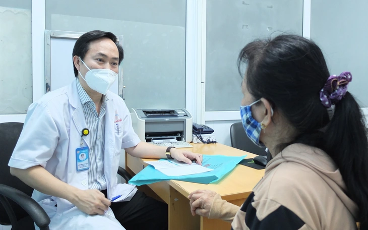Vì sao thức khuya, ăn đồ chiên xào dễ ung thư gan? - Ảnh 2.