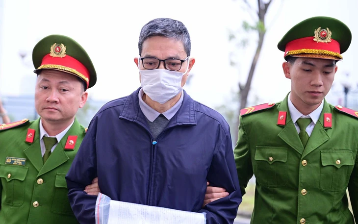 Hai cựu Cục phó An toàn thực phẩm cùng khai dùng tiền nhận hối lộ đi làm từ thiện - Ảnh 3.