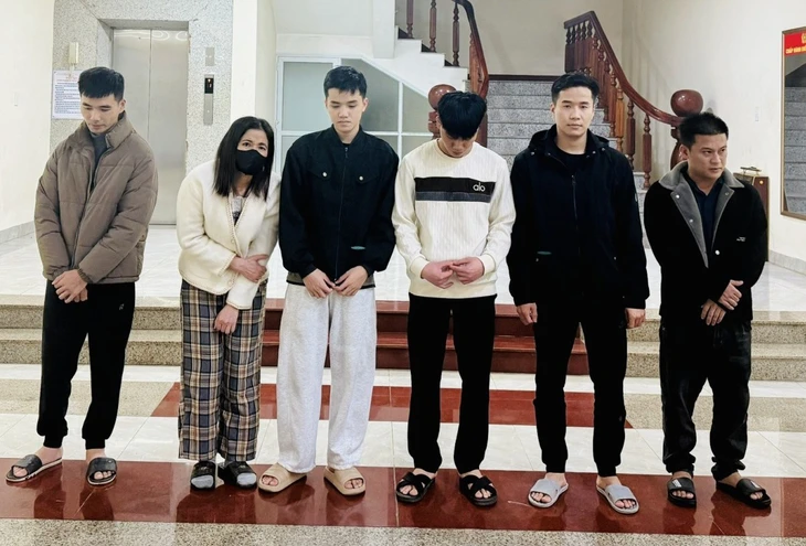 Bắt nhóm chuyên tổ chức đánh bạc qua game online, giao dịch 100 tỉ đồng - Ảnh 2.