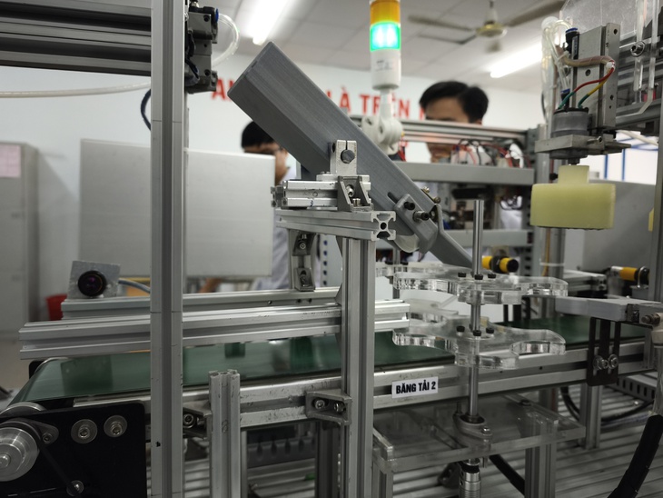 Giảng viên - Ảnh 2.