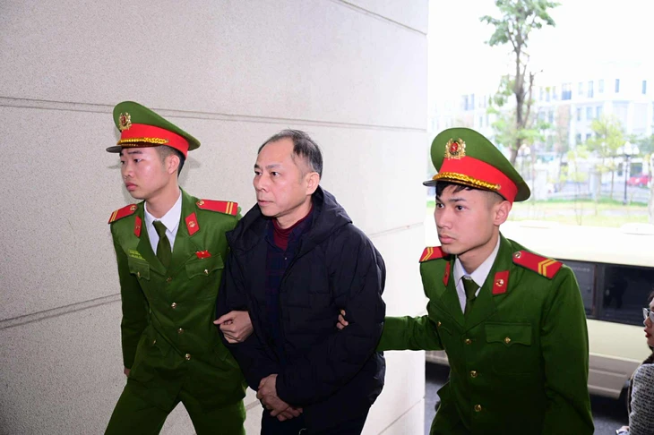 Hình ảnh hai cựu cục trưởng cùng 32 cán bộ Cục An toàn thực phẩm bị xét xử vụ nhận hơn 100 tỉ - Ảnh 9.