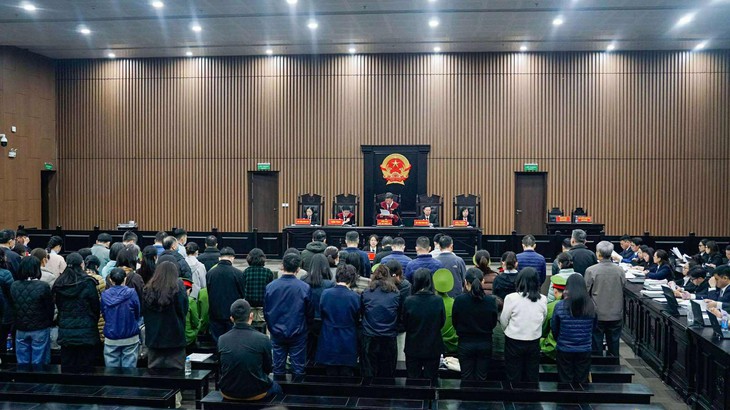 Hình ảnh hai cựu cục trưởng cùng 32 cán bộ Cục An toàn thực phẩm bị xét xử vụ nhận hơn 100 tỉ - Ảnh 4.