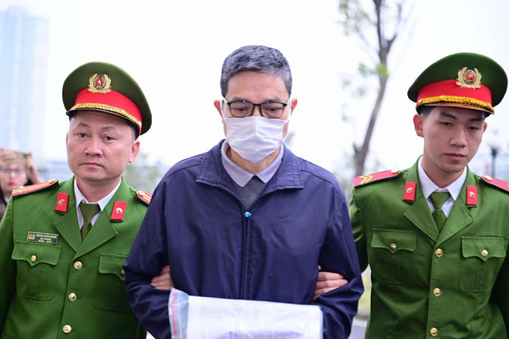 Hình ảnh hai cựu cục trưởng cùng 32 cán bộ Cục An toàn thực phẩm bị xét xử vụ nhận hơn 100 tỉ - Ảnh 5.