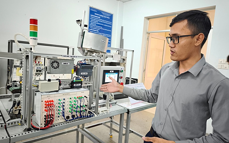 Sinh viên nghiên cứu lõi lọc bụi mịn từ nhựa tái sinh - Ảnh 2.