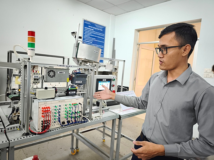 Giảng viên - Ảnh 1.