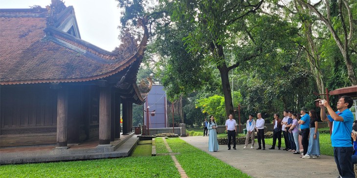 Tạm đình chỉ hướng dẫn viên tại khu di tích Lam Kinh - Ảnh 1.