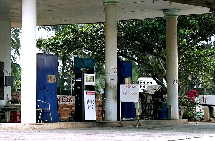 Tạm ứng nguồn xăng dự trữ để cung cấp cho người dân đặc khu Phú Quý - Ảnh 1.