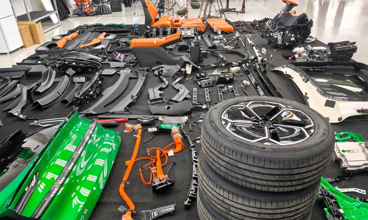 Hãng xe điện phát sóng trực tiếp cảnh tháo dỡ xe để chứng minh chất lượng - Ảnh 8.