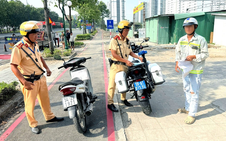 Làn xe đạp trên đường Mai Chí Thọ: “ưu tiên” hay “dành riêng”? - Ảnh 6.
