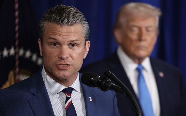 Thực hư ảnh selfie chụp Tổng thống Maduro bị còng tay trong xe hơi - Ảnh 4.