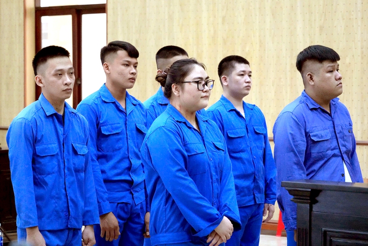 Dùng súng ‘giải quyết’ mâu thuẫn giúp bạn, 6 thanh thiếu niên lãnh án tù - Ảnh 1.