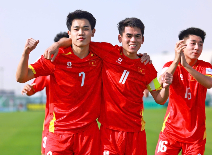 Làng bóng đá ngả mũ trước 'bài phạt góc Arsenal' của U23 Việt Nam - Ảnh 1.