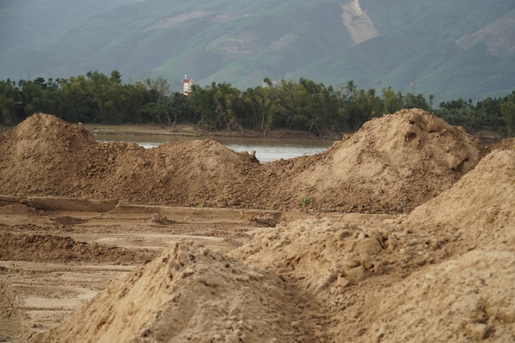 Đấu giá đất cát - Ảnh 2.