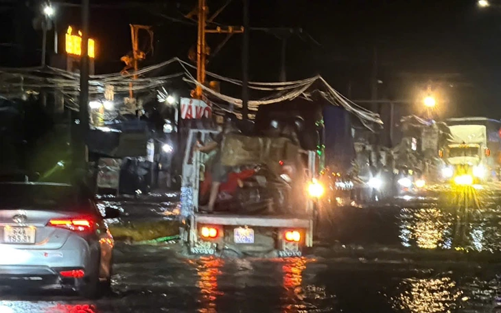 Đóng cống ngăn mặn, cảnh báo người dân Mỹ Tho phòng ngừa nước ngoài cống dâng cao - Ảnh 3.
