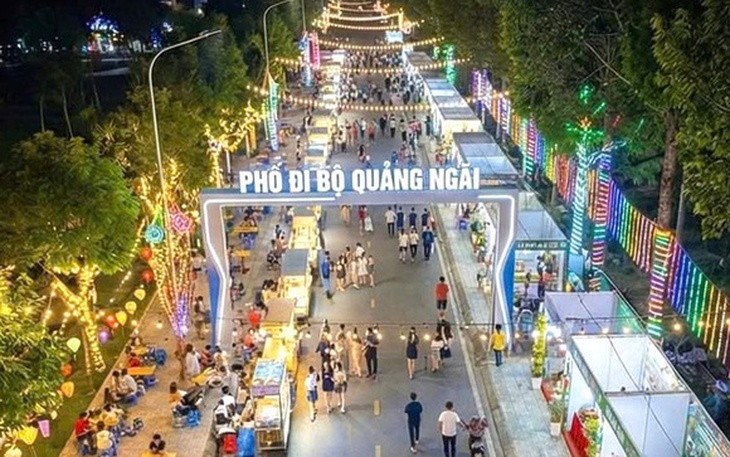 Quảng Ngãi lại mở phố đi bộ, lần này ở bãi biển Mỹ Khê, kỳ vọng "đánh thức" du lịch đêm - Ảnh 4.