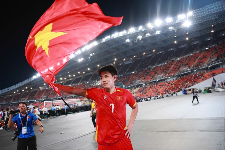 Trang phục đội tuyển Việt Nam: Biểu tượng đồng hành cùng mọi thế hệ trước thềm VCK U23 châu Á - Ảnh 2.