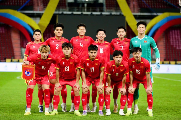 Trang phục đội tuyển Việt Nam: Biểu tượng đồng hành cùng mọi thế hệ trước thềm VCK U23 châu Á - Ảnh 4.