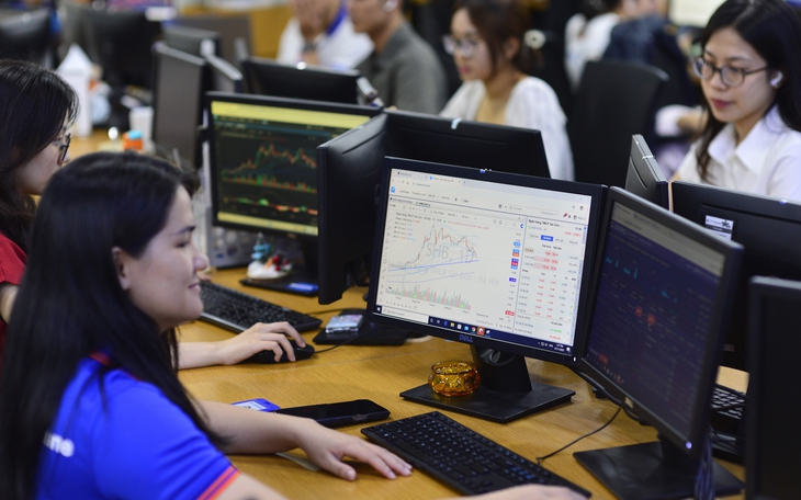 Sau 5 năm ròng rã, bát bún cọng hành đều đắt hơn, riêng 15 cổ phiếu này giá ‘đứng tắp’ - Ảnh 3.