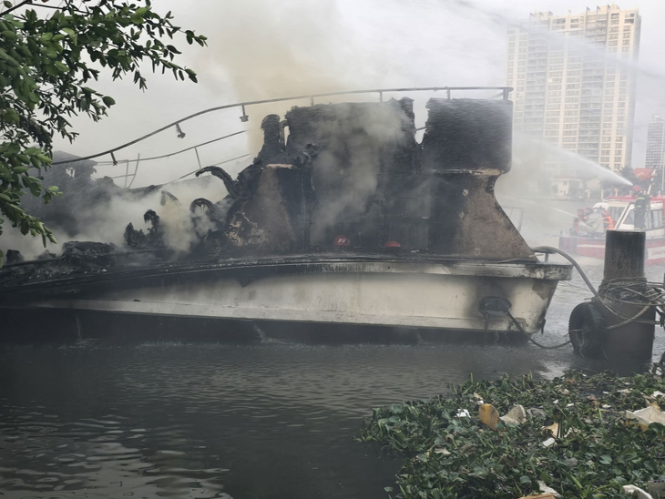 cháy tàu du lịch - Ảnh 8.