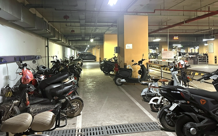 Hạ tầng cho xe điện: Mong để mắt tới chung cư cũ - Ảnh 1.