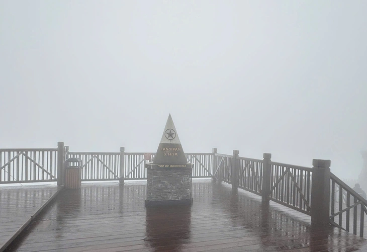 Fansipan -3 độ C, băng giá bao phủ nóc nhà Đông Dương - Ảnh 3.