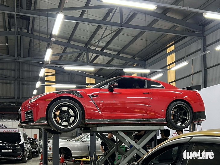 Siêu xe, siêu sang tại Việt Nam hư vì đâu: Phuộc, gầm và 300 triệu đồng là cái giá của việc… ít chạy- Ảnh 5. siêu xe - Ảnh 5.