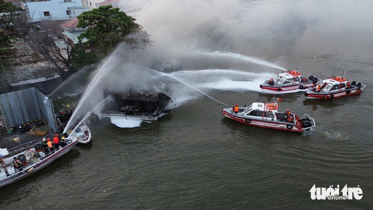 cháy tàu - Ảnh 2.