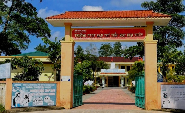 Trường xảy ra 40 học sinh bị ngộ độc có lãnh đạo mới sau khi cách chức hiệu trưởng và hiệu phó - Ảnh 1.