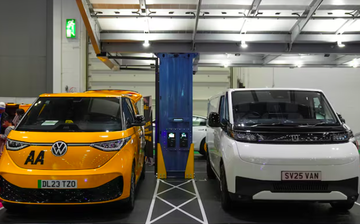 Bão Goretti đổ bộ châu Âu: Hàng trăm nghìn hộ gia đình ở Anh và Pháp mất điện - Ảnh 2.