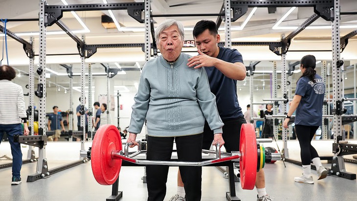 tập tạ - Ảnh 2.