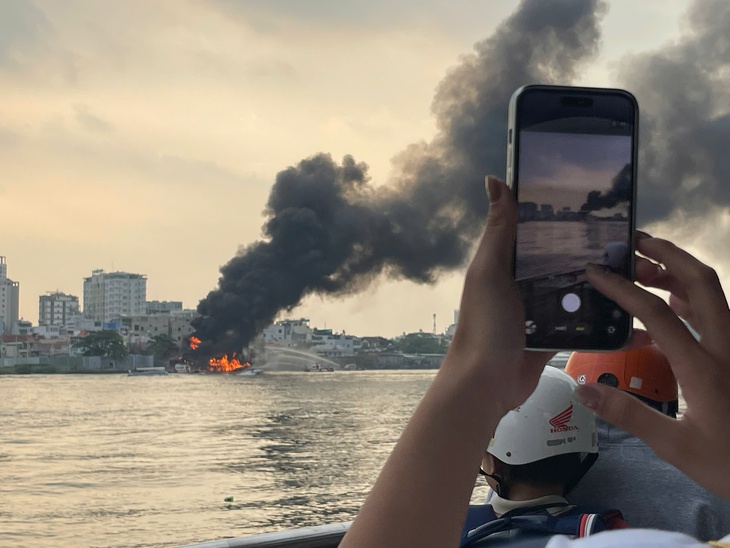 cháy tàu du lịch - Ảnh 5.