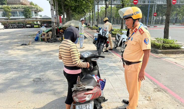 Làn đường riêng phản chiếu 'làn ý thức'! - Ảnh 2.