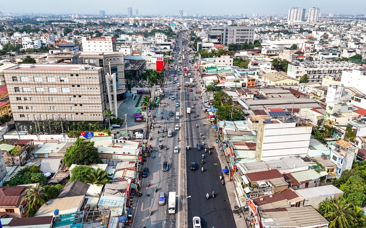 Điều chỉnh tiến độ mở rộng quốc lộ 13 do phát sinh tái định cư và cùng tuyến nhiều dự án - Ảnh 2.