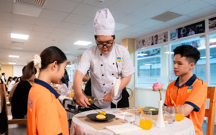 Xé bỏ 'bản vẽ hỏng' và hành trình dám đi tiếp của một thủ khoa - Ảnh 2.