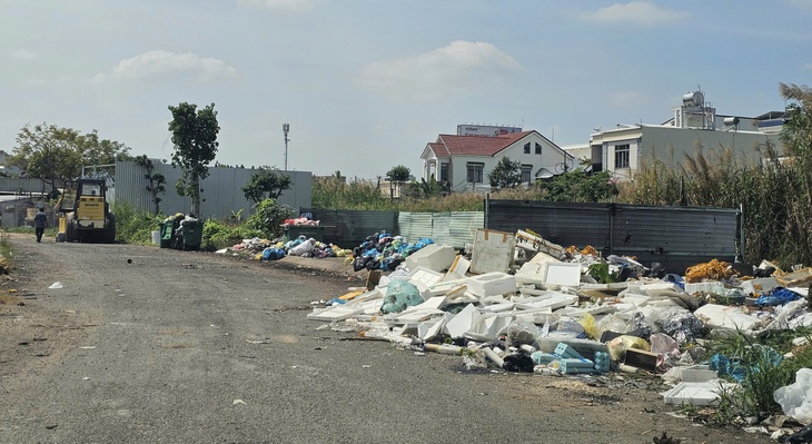 Giá thu gom rác - Ảnh 2.