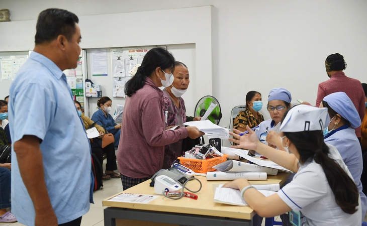 Mức giảm trừ gia cảnh tăng: Người làm công ăn lương vẫn... bị thiệt - Ảnh 2.