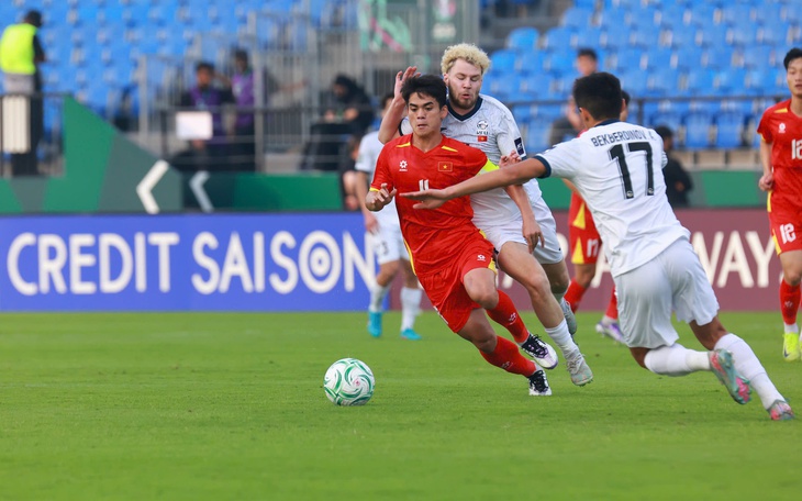 HLV U23 Kyrgyzstan giành lời khen cho U23 Việt Nam - Ảnh 3.