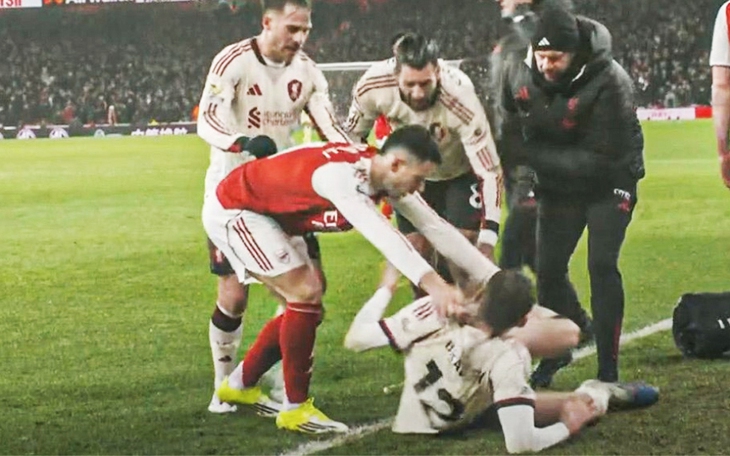 Arsenal chiêu mộ ‘vua ném biên’ Thomas Gronnemark - Ảnh 2.