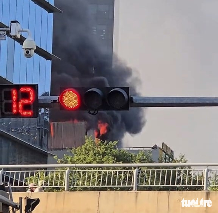 cháy tòa nhà - Ảnh 2.