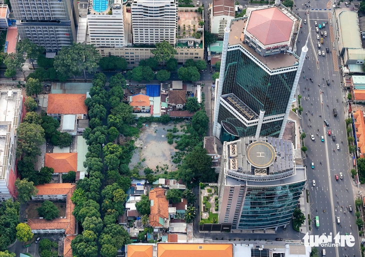 TP.HCM: Phá dỡ rào chắn 9 khu 'đất vàng' làm công viên, vườn hoa phục vụ dân dịp Tết Bính Ngọ 2026 - Ảnh 1.