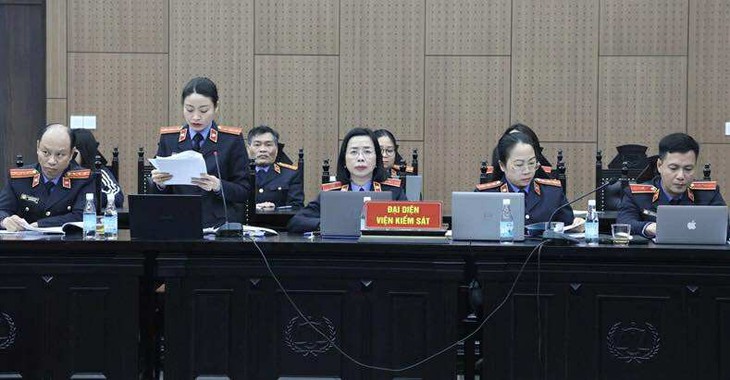 Vợ chồng cựu Cục trưởng An toàn thực phẩm lãnh 15 năm tù và 5 năm tù - Ảnh 2.