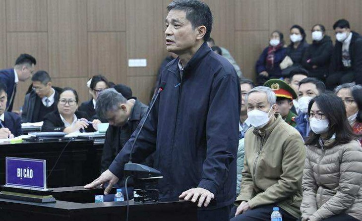 Vợ chồng cựu Cục trưởng khóc vì 'bài học cay nghiệt' và 'đã tự tay đánh mất danh dự' - Ảnh 2.