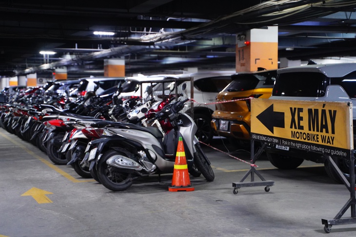 Hình ảnh tại sân khấu Sen Hồng sắp được trưng dụng làm bãi xe metro - Ảnh 8.