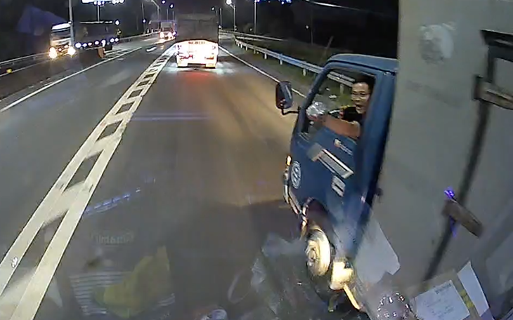 Khởi tố vụ án, tạm giam tài xế xe khách Hùng Hiếu về tội gây rối trật tự công cộng - Ảnh 3.