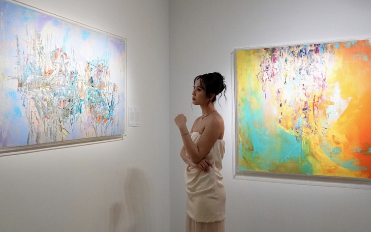 380 nghệ nhân từ 51 quốc gia cùng thêu nên một chiếc váy đỏ - Ảnh 12.